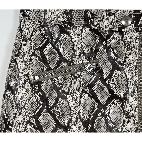 BlankNYC Mini Skirt Womens Size 29 Faux Leather Snakeskin Print Moto Zip Up - Picture 5 of 10